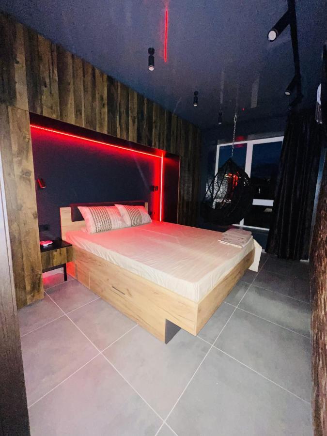 Loft В River Park З Джакузі Dnjepropetovsk Buitenkant foto
